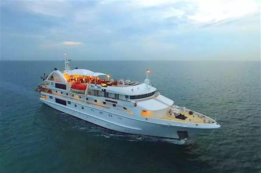 Coral Discoverer​ Liveaboard